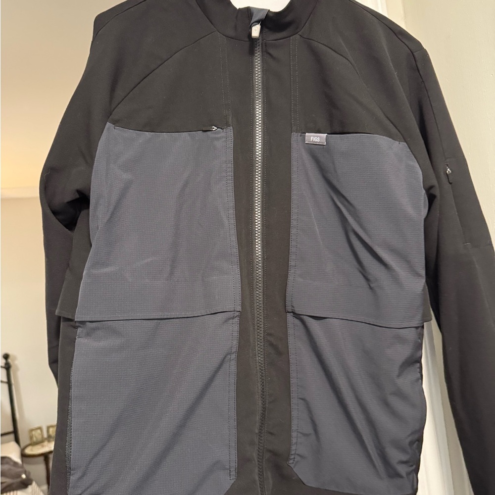 Men's Black and Gray Jacket